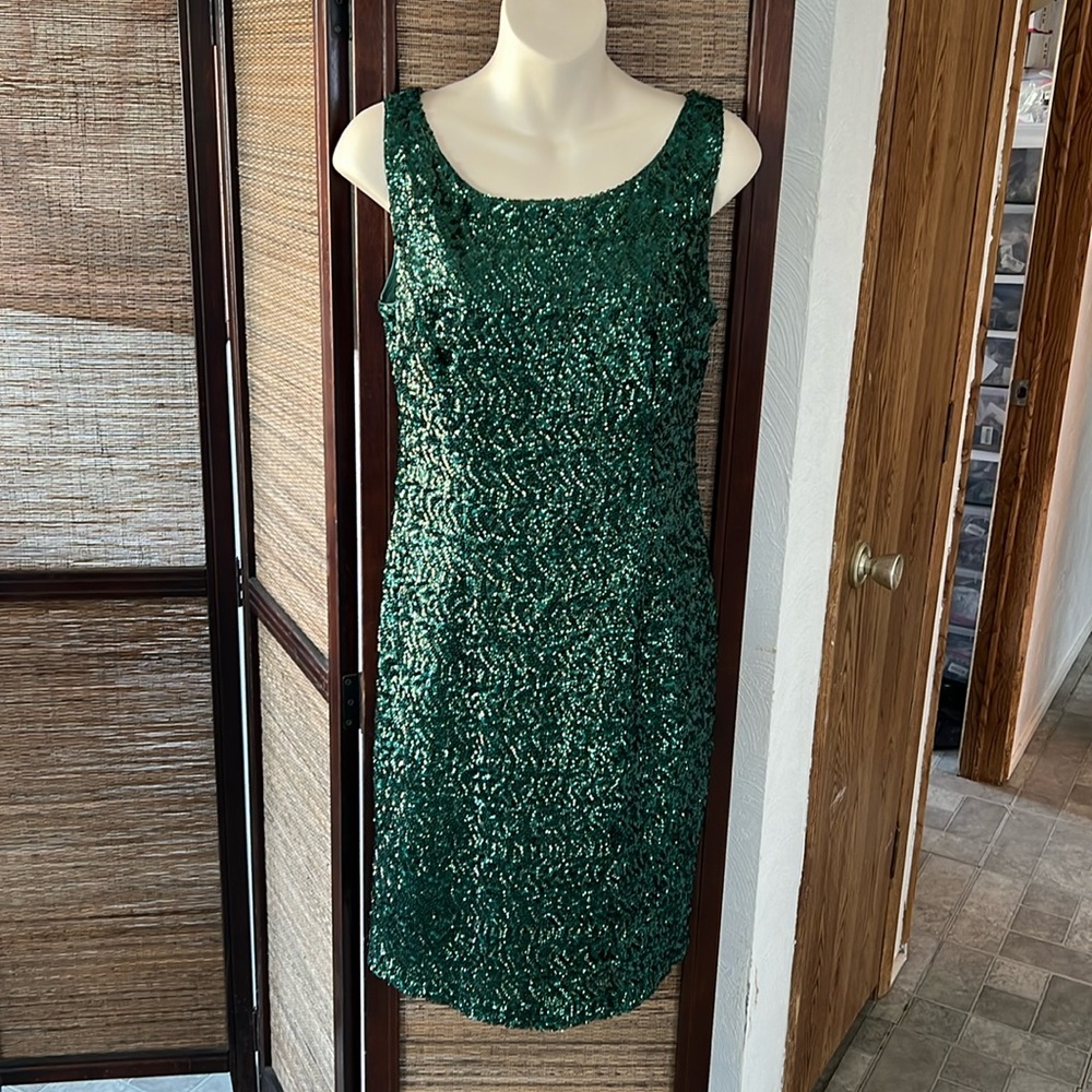 Green sequin holiday dress size 8 stretchy!